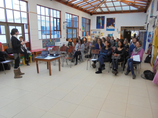 Durante la etapa preescolar el colegio comienza a desempeñar un importante rol en el desarrollo de niños y niñas. En este sentido, es indispensable forjar una alianza familia – escuela, centrada en la formación integral y en la colaboración permanente, orientada al bienestar de los más pequeños. Durante la etapa preescolar el colegio comienza a desempeñar un importante rol en el desarrollo de niños y niñas. En este sentido, es indispensable forjar una alianza familia – escuela, centrada en la formación integral y en la colaboración permanente, orientada al bienestar de los más pequeños.