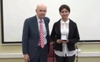 Ex-alumno Vinzenz Cordova recibe premio de reconocimiento al Mérito Académico