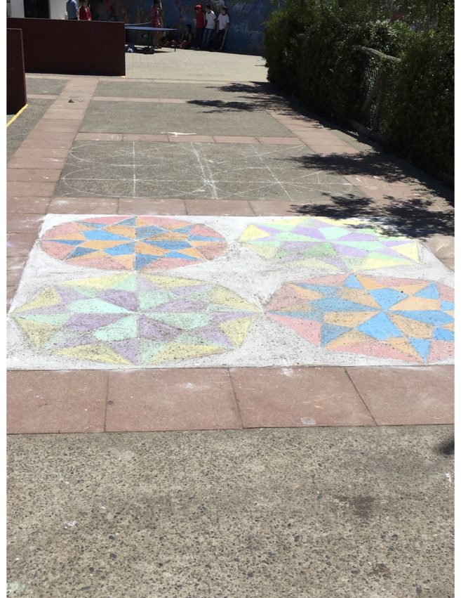 Géométrie dans la cour Géométrie dans la cour