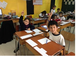Para poder intervenir en clases, tengo que pedir la palabra levantando la mano. Para poder intervenir en clases, tengo que pedir la palabra levantando la mano.