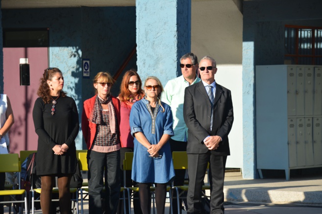 Francisca González, Vicerrectora, Martine Paillard, Directrice du Primaire, Isabelle Arellano, Professeure coordinatrice du voyage, Jean Luc Faure, Proviseur du Lycée de Gran Nouméa, et les professeurs accompagnants.