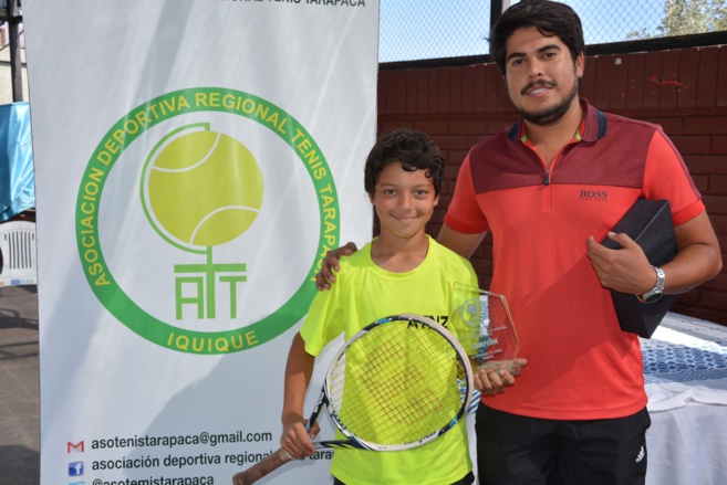 ALUMNO SANTIAGO SERRANO CAMPEÓN DE TENIS