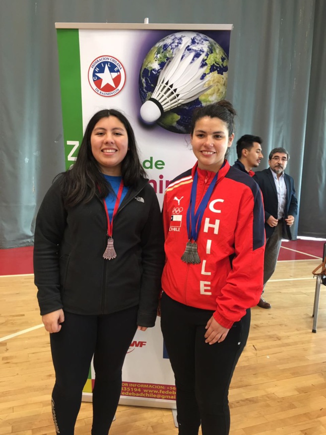 Isidora y su hermana Andrea Isidora y su hermana Andrea