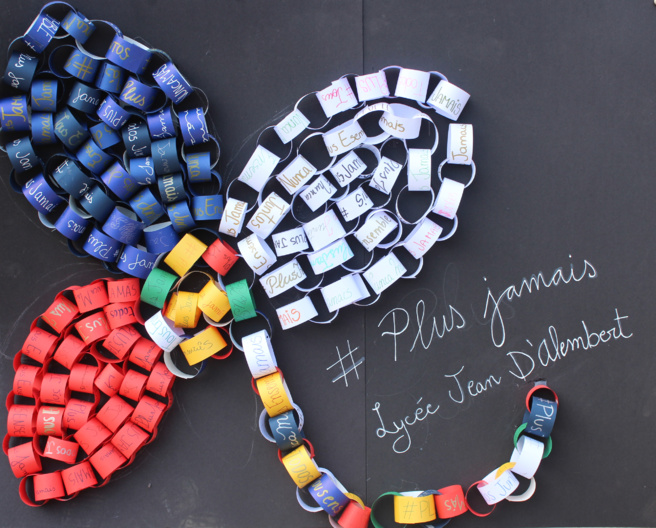 'Plus jamais', nos élèves envoient leur soutien au Lycée Saint-Exupéry de Santiago 'Plus jamais', nos élèves envoient leur soutien au Lycée Saint-Exupéry de Santiago