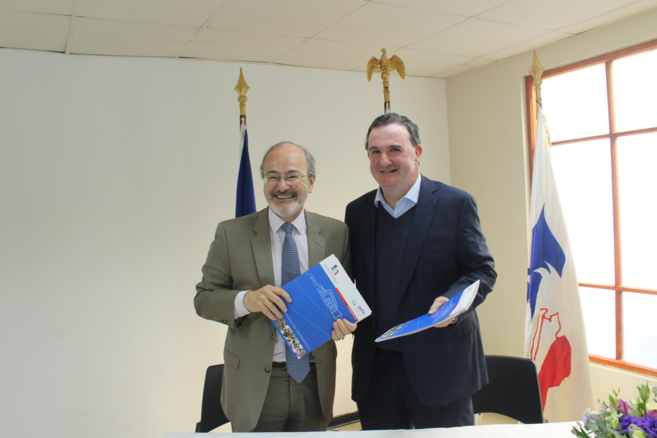 Monsieur Roland Dubertrand, Ambassadeur de France au Chili et Monsieur Ignacio Beláustegui, Président de la 'Corporación Educacional Francesa de Valparaíso - Lycée Jean d'Alembert'