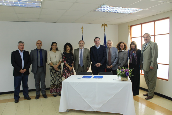 Ramón Diaz (CPE), Pierre Puget (Proviseur), Francisca Brusco (Secrétaire de la Corporation), Araceli Carrillo (Vice-présidente de la Corporation), Roland Dubertrand (Ambassadeur de France au Chili), Ignacio Beláustegui (Président de la Corporation), Jean-Claude Reith (Conseiller de coopération et d'action culturelle), Francisca González (Proviseure-adjointe), Martine Paillard (Directrice du Primaire), Rodrigo Reyes (Directeur de la Corporation).