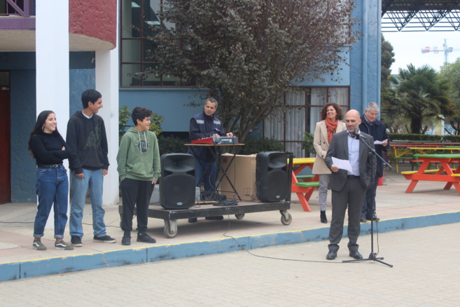 El Rector, Pierre Puget, presenta a Centro de Alumnos 2018. Presentes: Francisca González, vicerrectora y Ramón Diaz, consejero principal de Educación