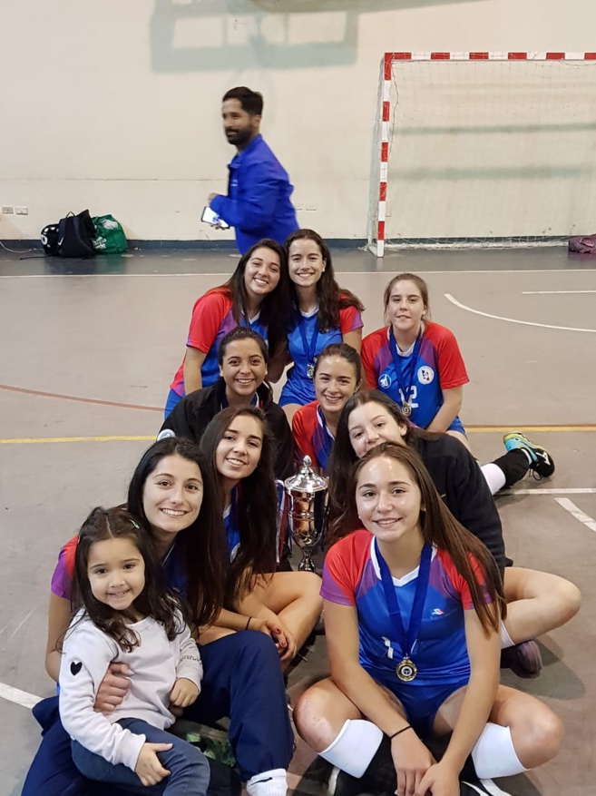 Campeonas de la copa 70 años del colegio St Dominic - Voleibol 