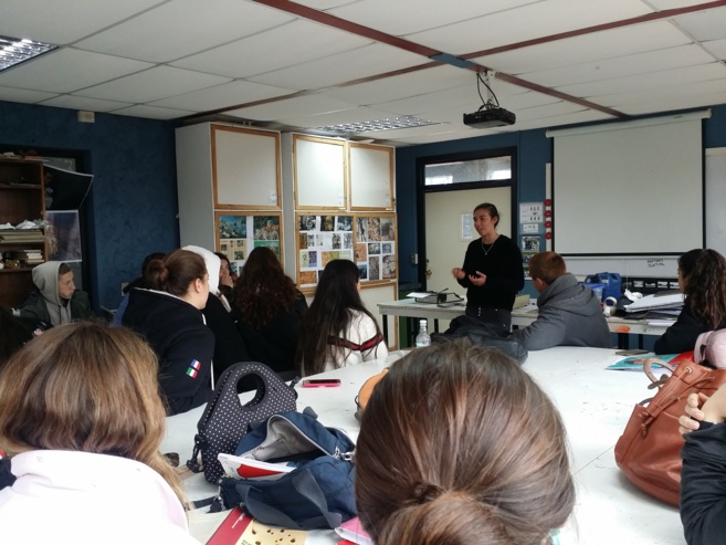 Marie Anouk Meyer, ancienne élève, visite le facultatif Tles d'Arts Plastiques