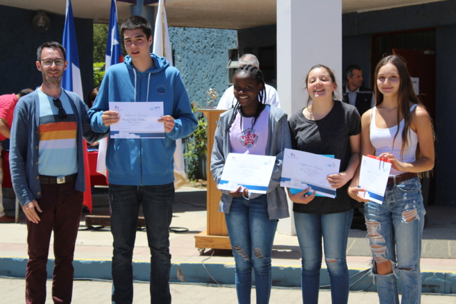 BRAVO A NUESTROS ALUMNOS - Entrega de Diplomas de Secundaria 2018