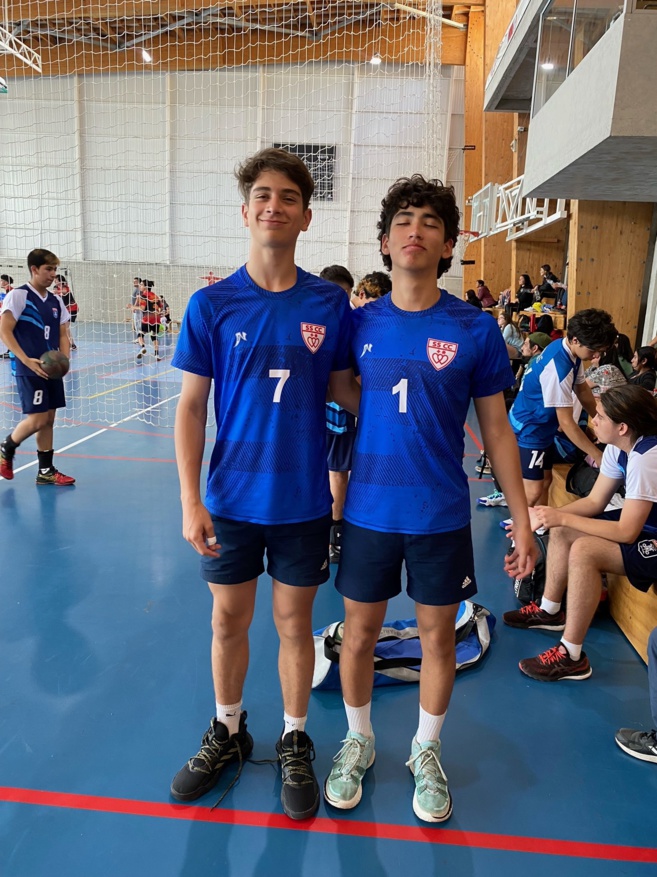 Manuel Avendaño y Diego Hernández (2nde C) renforcent l´equipe volley U17 des SSCC