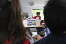 La classe de 6ème racconte de Kamishibai au CP La classe de 6ème racconte de Kamishibai au CP