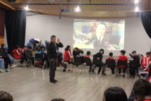 Ancien élève Andrés Ibaceta Poblete donne conférence sur la sécurite à l'école Ancien élève Andrés Ibaceta Poblete donne conférence sur la sécurite à l'école