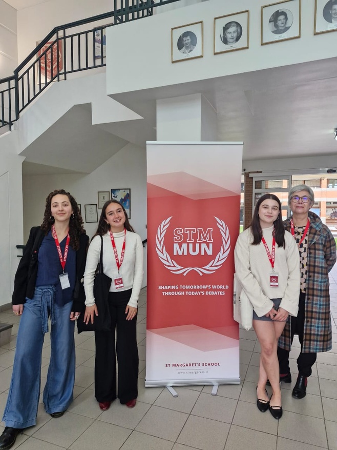 "Model United Nations" (MUN)