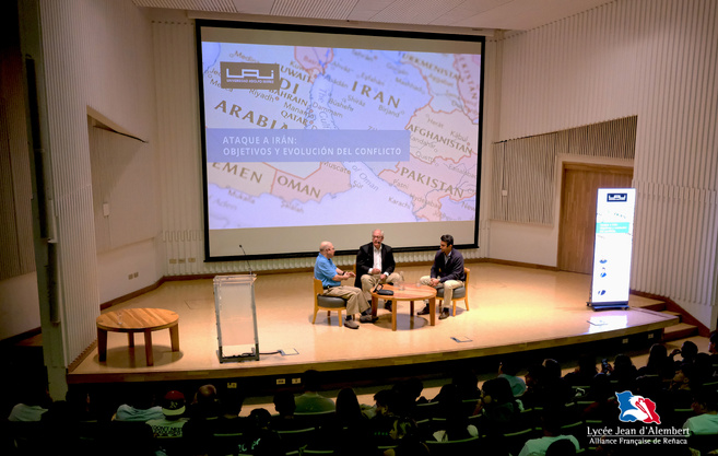 Les élèves de Première et Terminale au cœur des enjeux géopolitiques actuels Les élèves de Première et Terminale au cœur des enjeux géopolitiques actuels