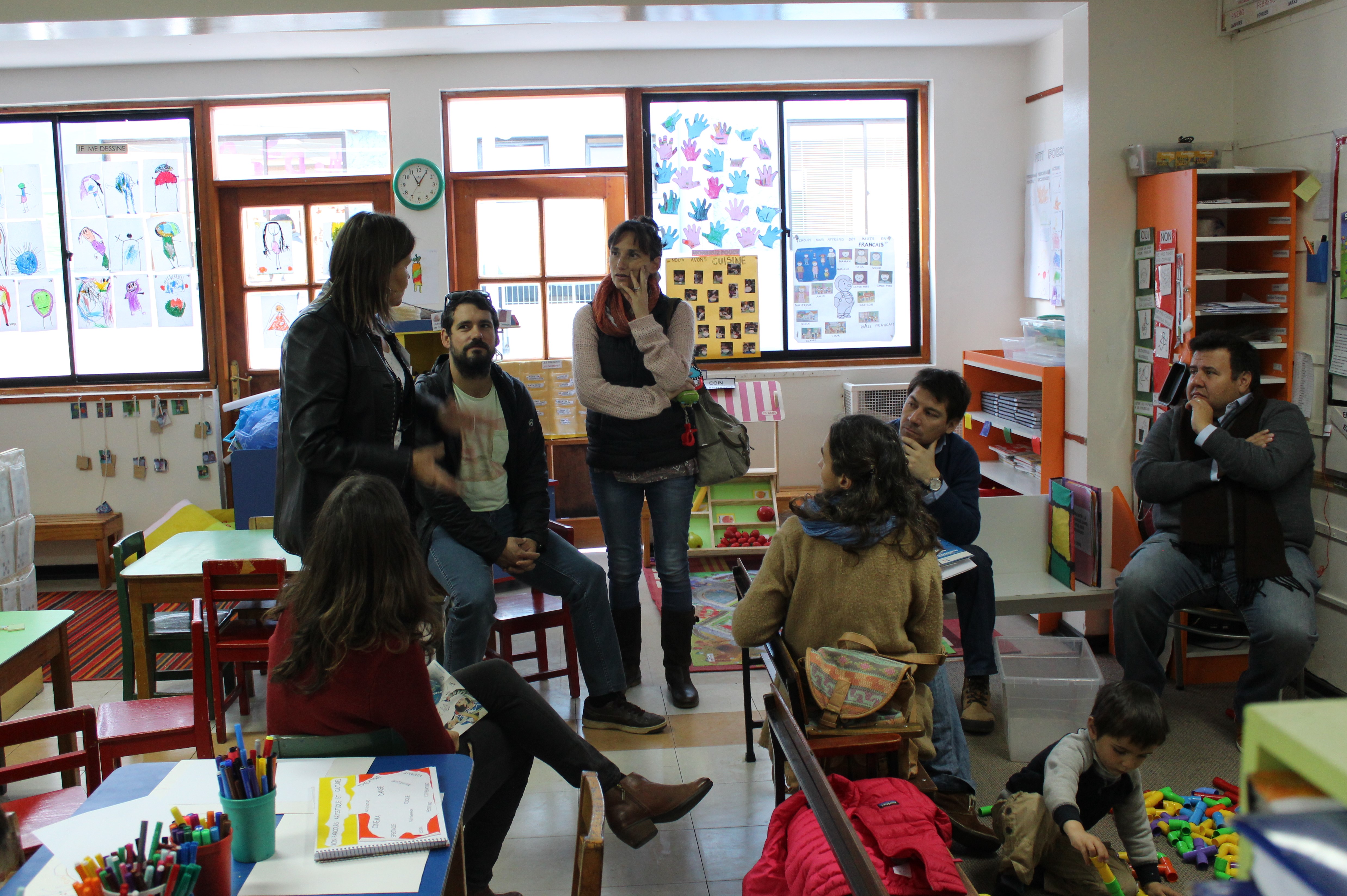 Nuestra educadora Monique con apoderados