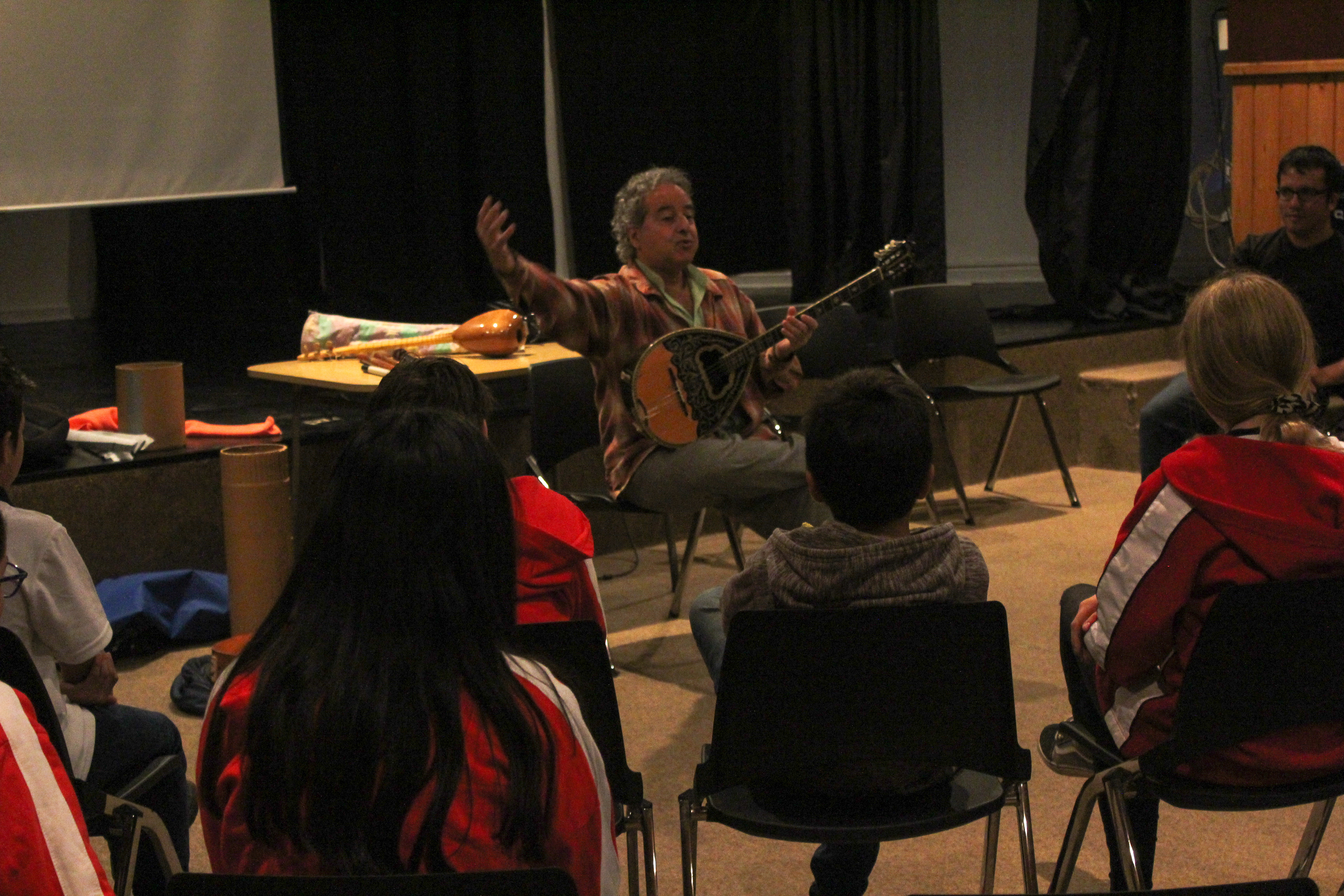 ABAJI: CHANTEUR-COMPOSITEUR FRANCO-LIBANAIS NOUS VISITE.  ABAJI: CHANTEUR-COMPOSITEUR FRANCO-LIBANAIS NOUS VISITE.