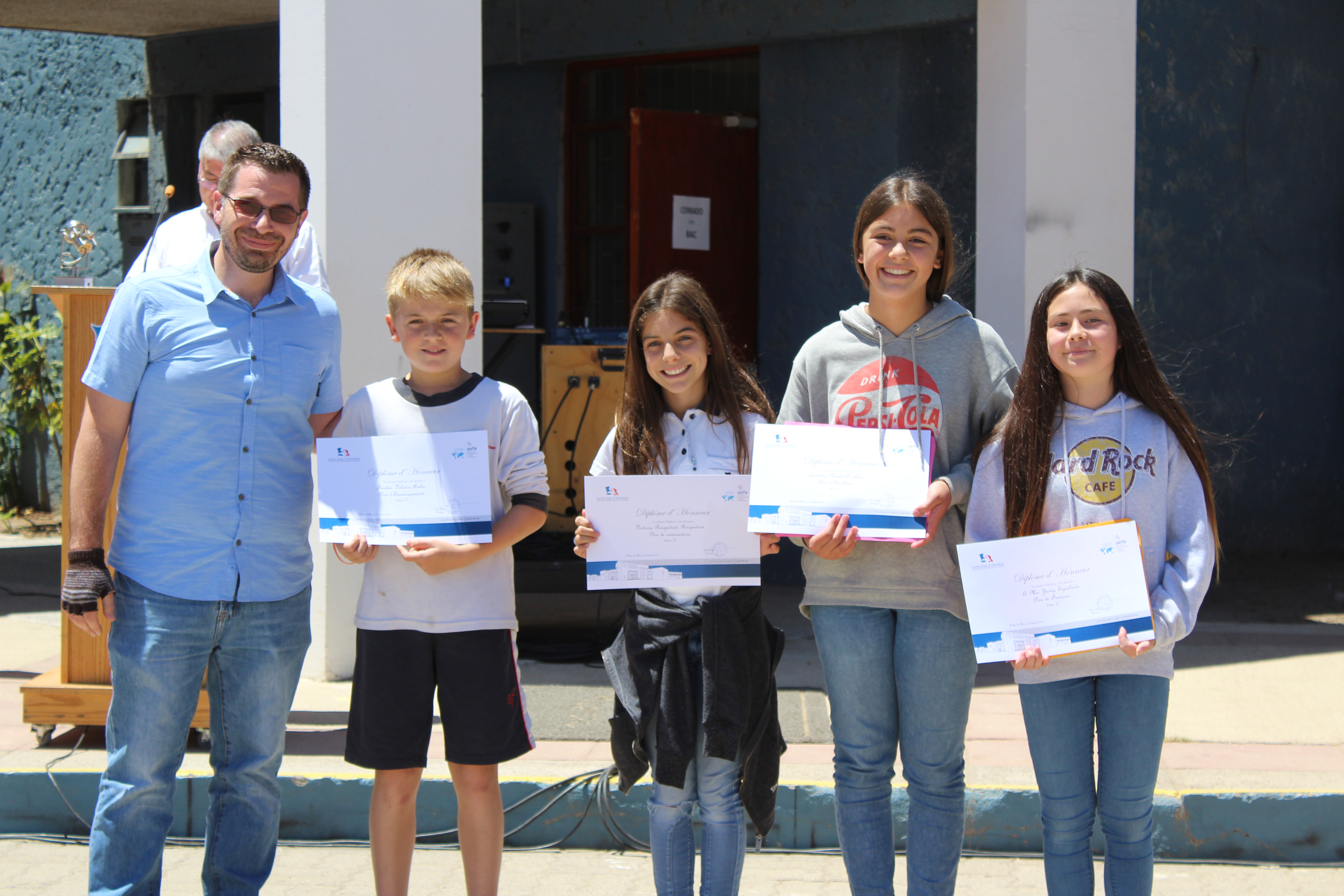 BRAVO A NUESTROS ALUMNOS - Entrega de Diplomas de Secundaria 2018