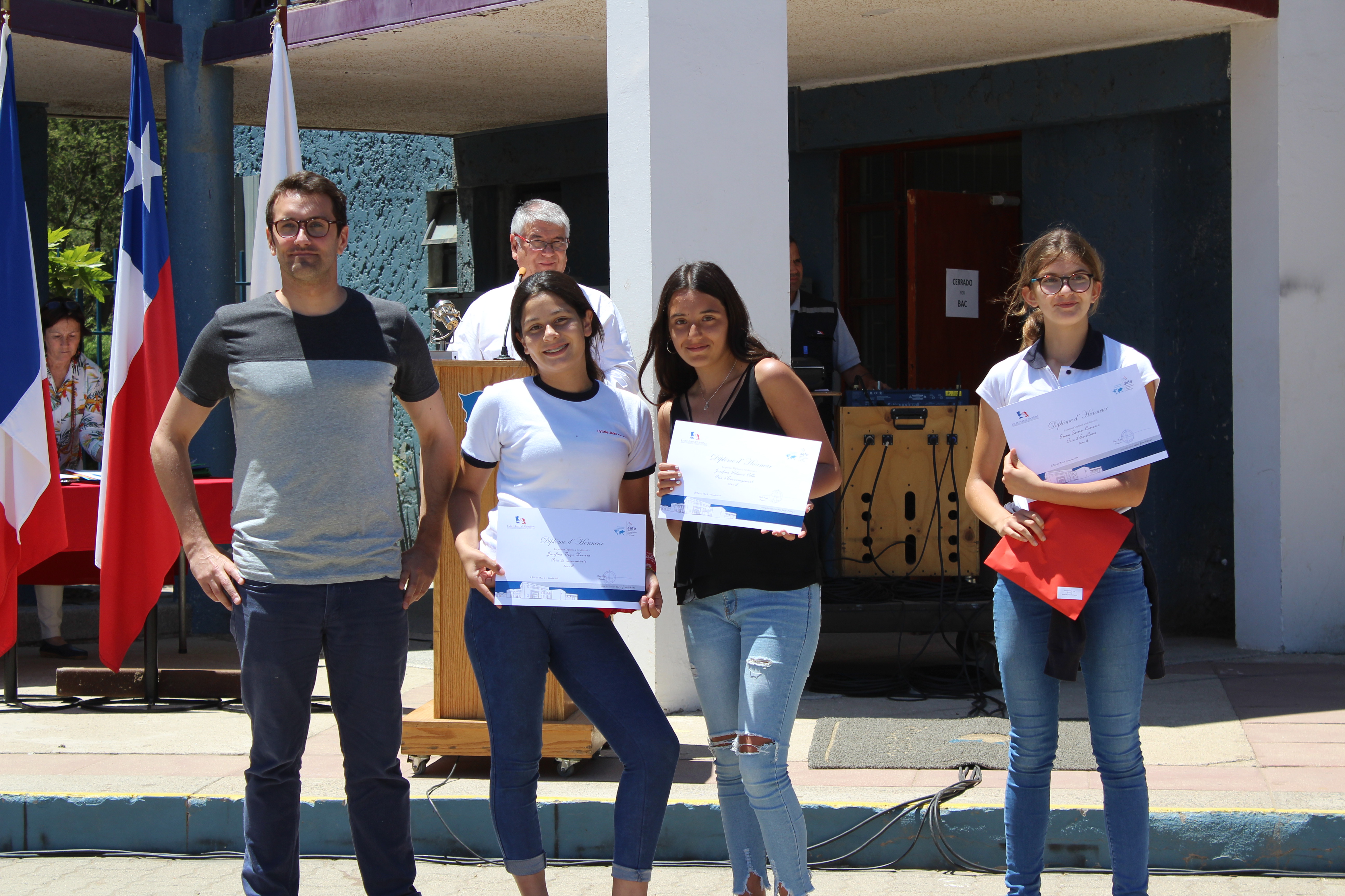 BRAVO A NUESTROS ALUMNOS - Entrega de Diplomas de Secundaria 2018