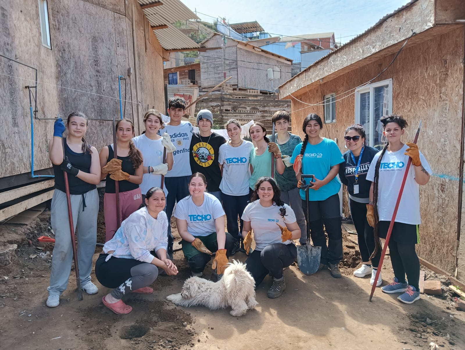 Action de solidarité CAA à Reñaca Alto avec la Fondation Techo