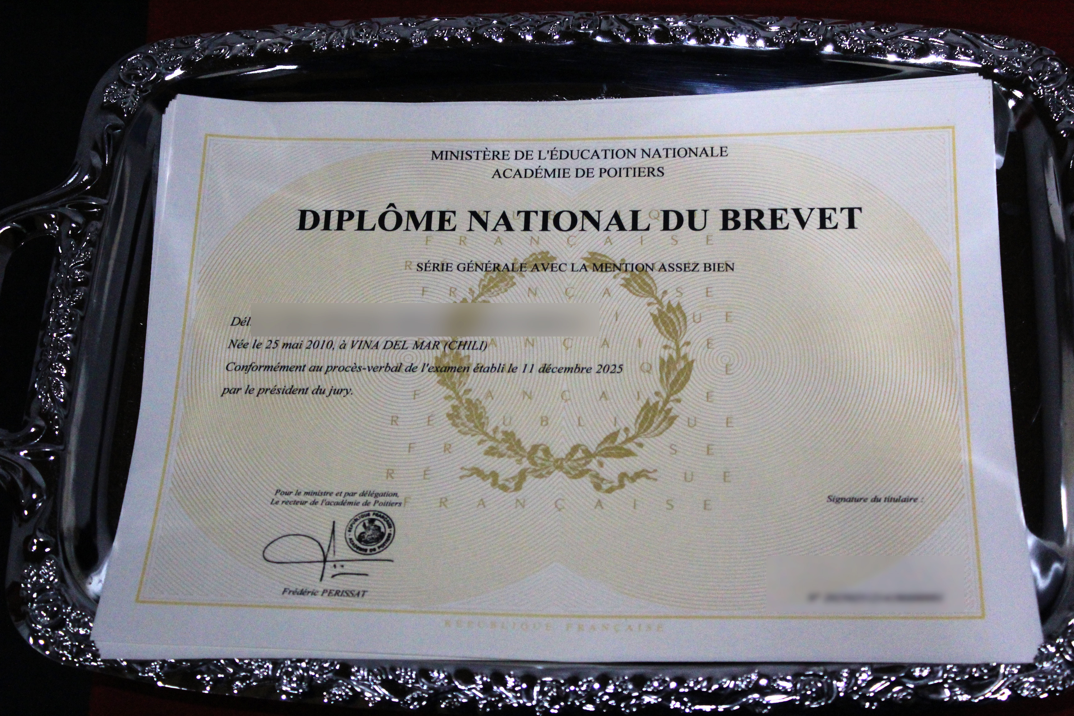 Un diplôme, des années d'efforts, un avenir à construire / Un diploma, años de esfuerzo y un futuro por construir