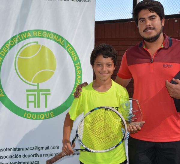 ALUMNO SANTIAGO SERRANO CAMPEÓN DE TENIS