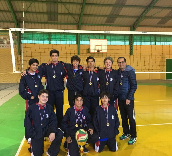 Alumnos campeones en la liga Amasvoley 