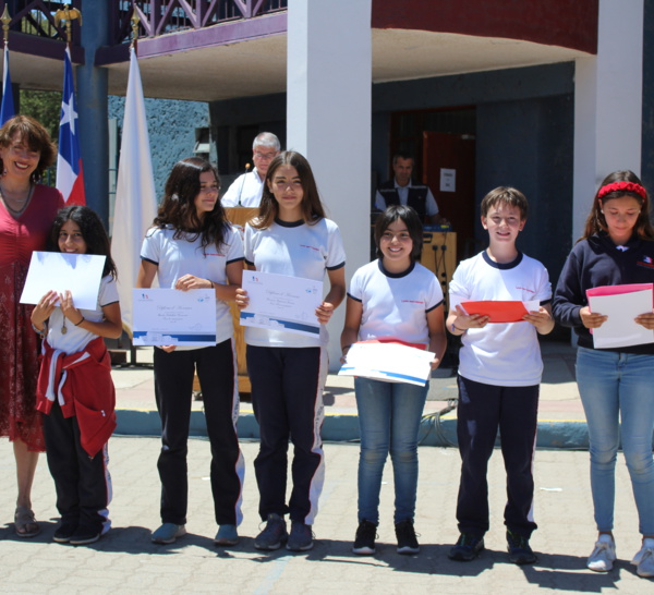 BRAVO A NUESTROS ALUMNOS - Entrega de Diplomas de Secundaria 2018