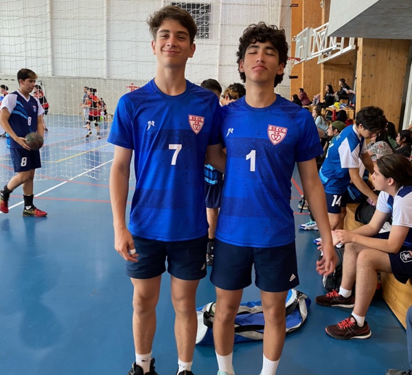 Manuel Avendaño y Diego Hernández (2nde C) renforcent l´equipe volley U17 des SSCC