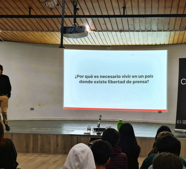 Conférence Semaine de la presse : "L@s periodistas ya no saben dar noticias" (Les journalistes ne savent plus comment rapporter les nouvelles)