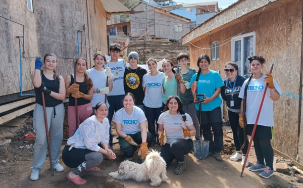 Action de solidarité CAA à Reñaca Alto avec la Fondation Techo