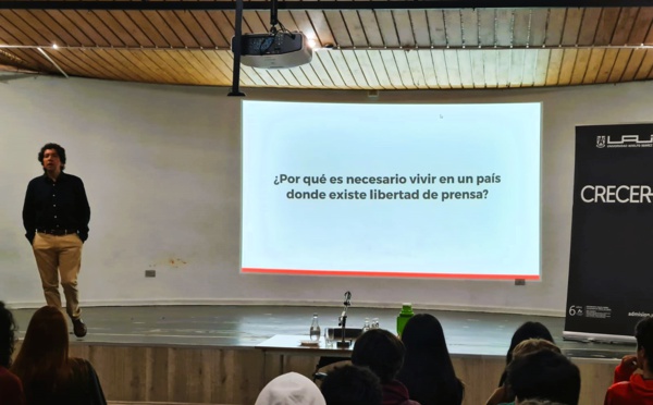 Conférence Semaine de la presse : "L@s periodistas ya no saben dar noticias" (Les journalistes ne savent plus comment rapporter les nouvelles)