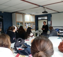 Marie Anouk Meyer, ancienne élève, visite le facultatif Tles d'Arts Plastiques