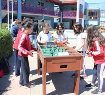 Une cour de récré nouvellement équipée ! // Nuevos juegos en el patio !