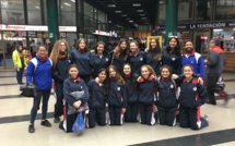 Equipo de voleibol femenino en ruta para la liga amas Voley en Salamanca