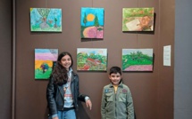 Concours de peinture interscolaire "Pintando la Foresta" organisé par le collège international Sek:  Matías et Camila Rojas remportent le premier et troisième prix.